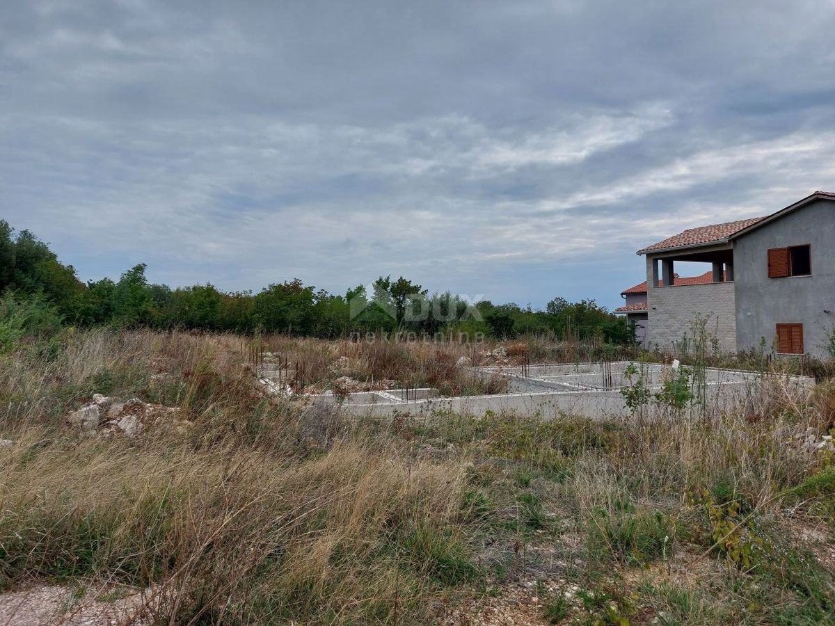 ISTRIA, RABAC, DINTORNI - Terreno con concessione edilizia e costruzione avviata