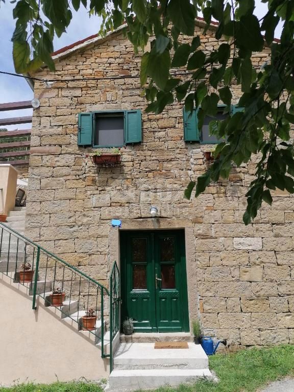 ISTRIA, BUZET (dintorni) - Bella casa in pietra con bellissima vista