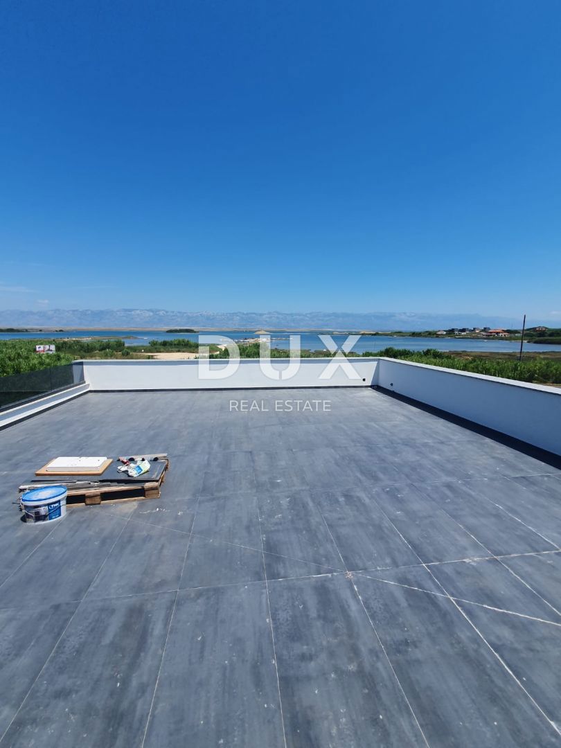 ZADAR, PRIVLAKA - Edificio residenziale di lusso con quattro appartamenti e una terrazza sul tetto con vista sul mare a Privlaka!