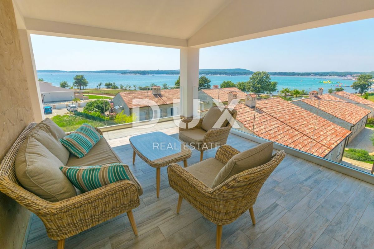 ISTRIA, MEDULINO - Villa moderna con vista panoramica sul mare ea 100 metri dal palazzo