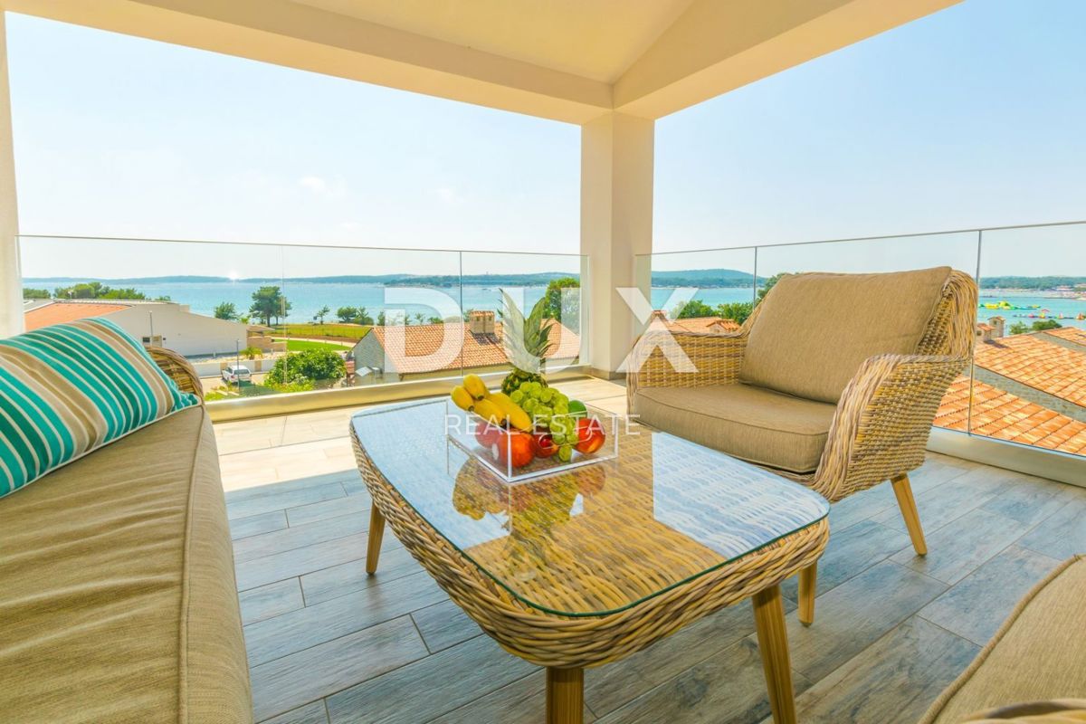 ISTRIA, MEDULINO - Villa moderna con vista panoramica sul mare ea 100 metri dal palazzo