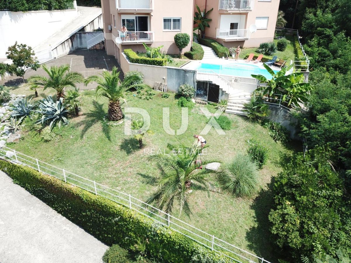 OPATIJA, IČIĆI - spazioso appartamento duplex a 250 metri dal mare con piscina e giardino