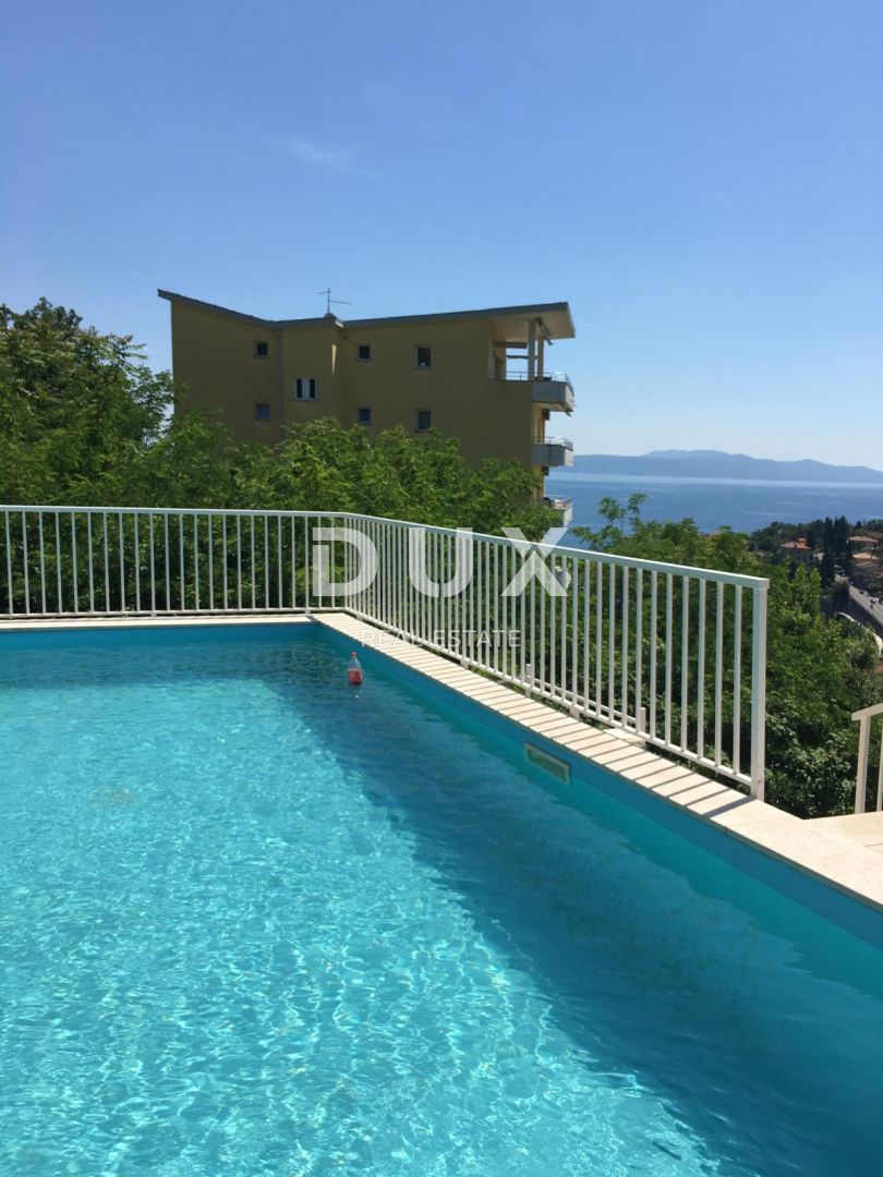 OPATIJA, IČIĆI - spazioso appartamento duplex a 250 metri dal mare con piscina e giardino