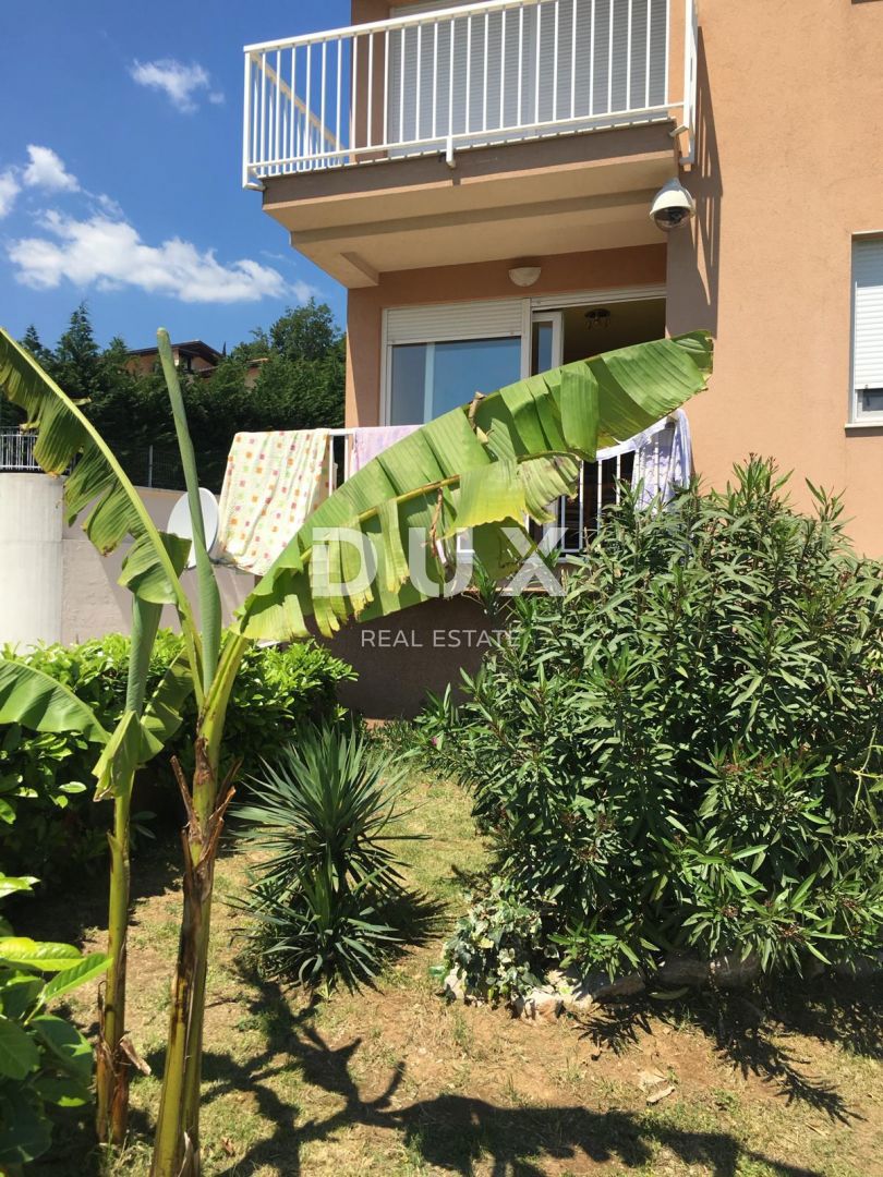 OPATIJA, IČIĆI - spazioso appartamento duplex a 250 metri dal mare con piscina e giardino