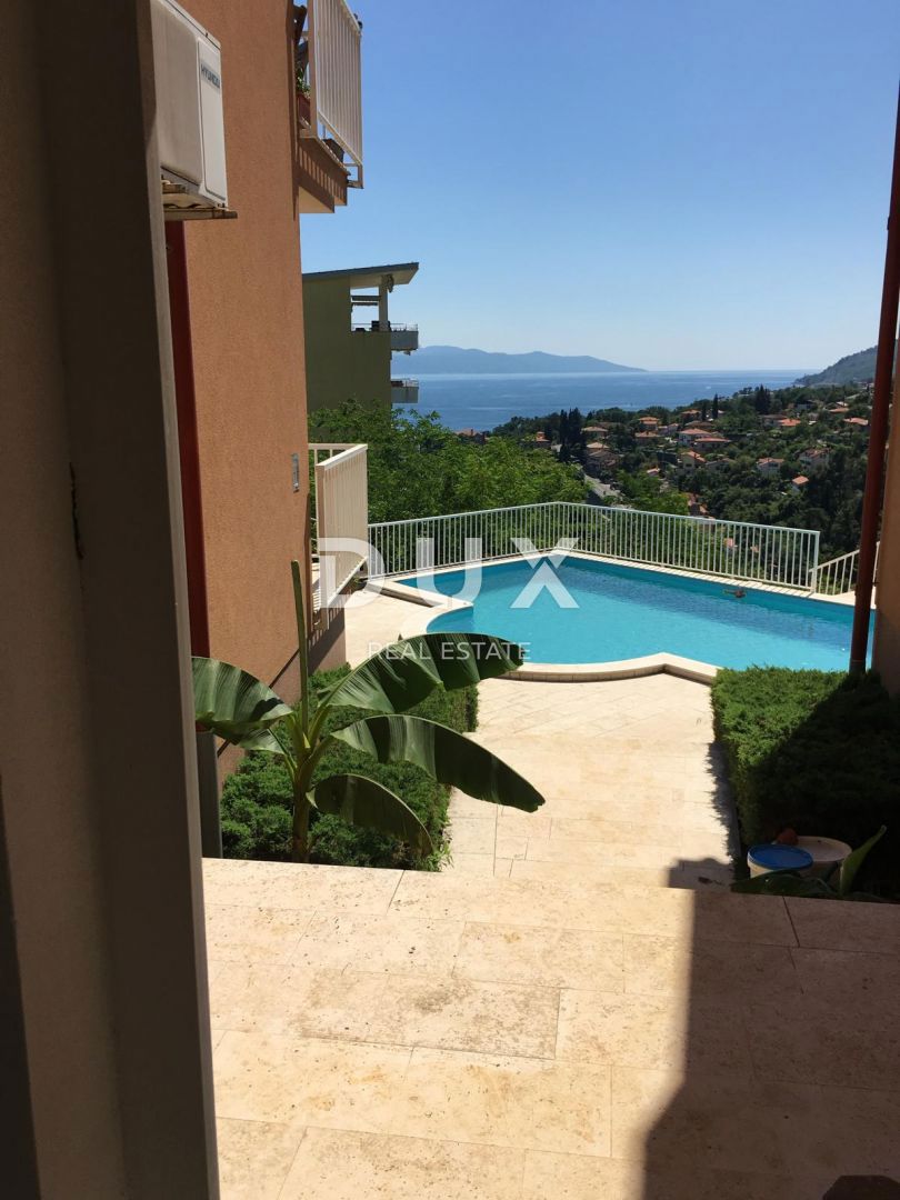 OPATIJA, IČIĆI - spazioso appartamento duplex a 250 metri dal mare con piscina e giardino