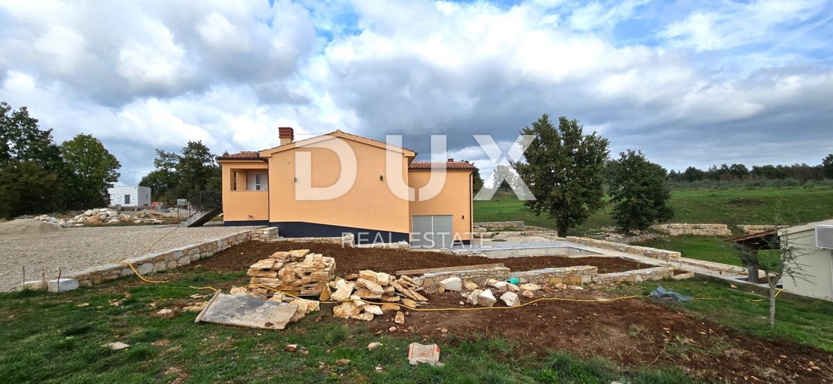 ISTRIA, SVETVINČENAT - Privacy! Incantevole casa di recente costruzione con piscina e ampio giardino.