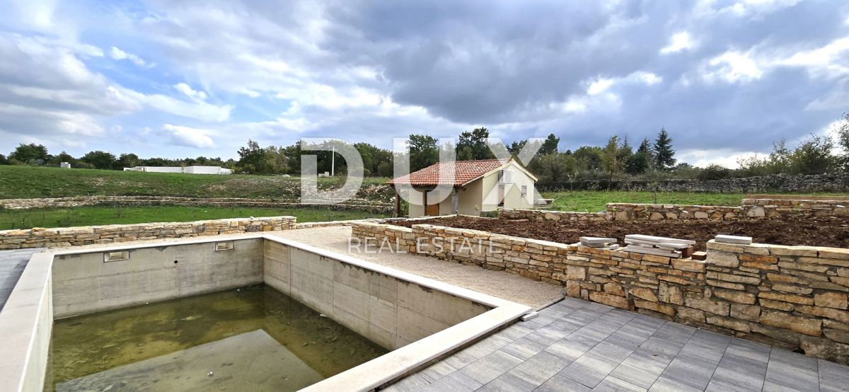 ISTRIA, SVETVINČENAT - Privacy! Incantevole casa di recente costruzione con piscina e ampio giardino.