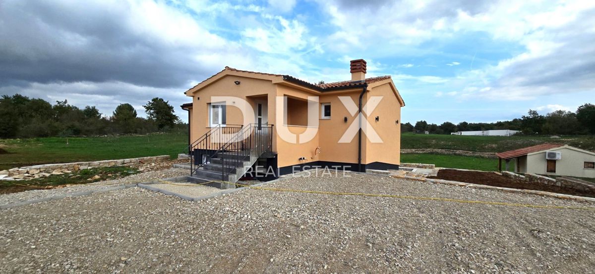 ISTRIA, SVETVINČENAT - Privacy! Incantevole casa di recente costruzione con piscina e ampio giardino.