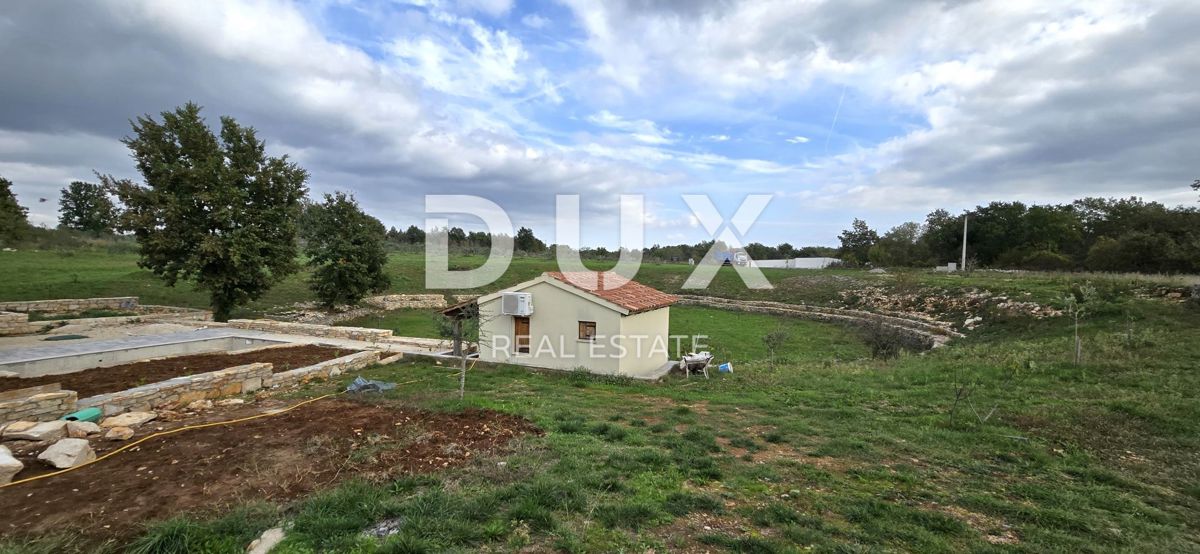 ISTRIA, SVETVINČENAT - Privacy! Incantevole casa di recente costruzione con piscina e ampio giardino.