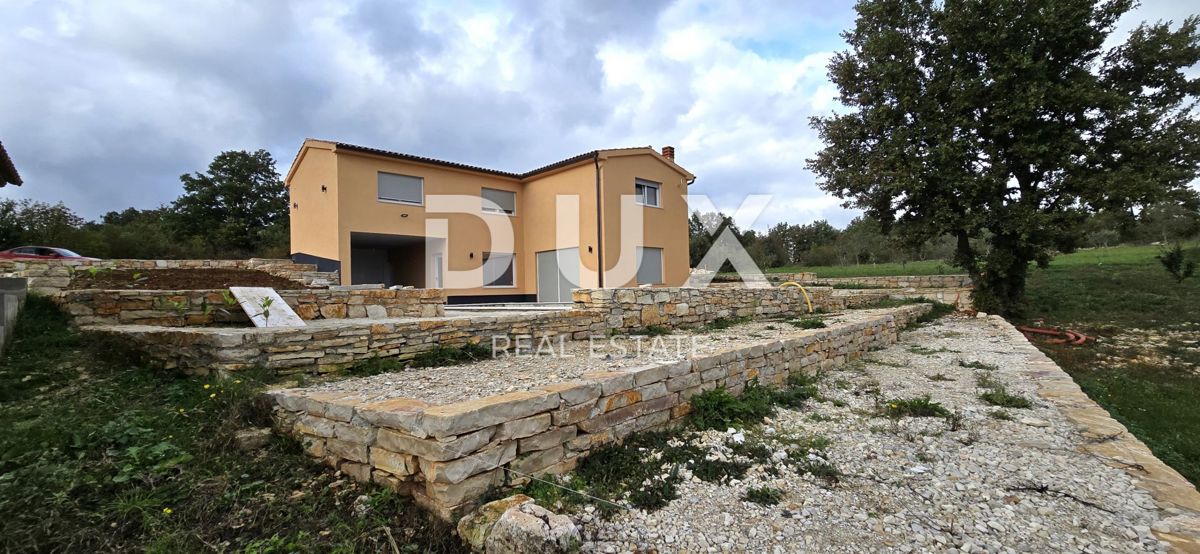 ISTRIA, SVETVINČENAT - Privacy! Incantevole casa di recente costruzione con piscina e ampio giardino.