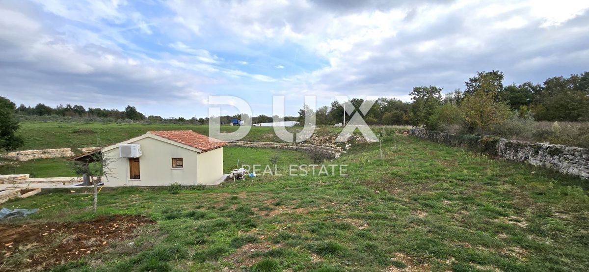 ISTRIA, SVETVINČENAT - Privacy! Incantevole casa di recente costruzione con piscina e ampio giardino.