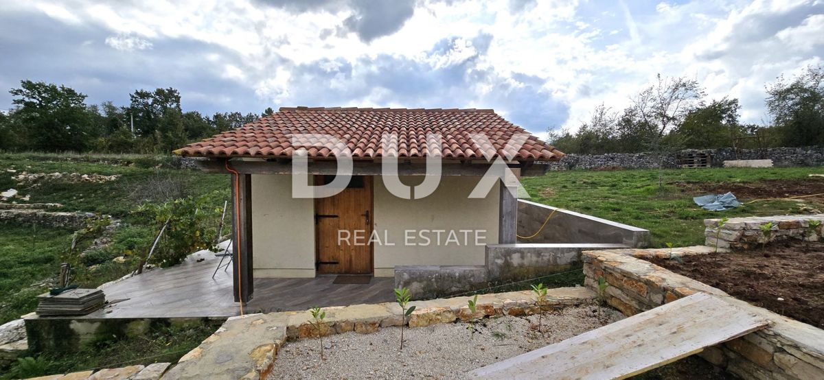 ISTRIA, SVETVINČENAT - Privacy! Incantevole casa di recente costruzione con piscina e ampio giardino.