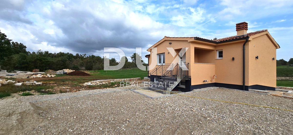 ISTRIA, SVETVINČENAT - Privacy! Incantevole casa di recente costruzione con piscina e ampio giardino.