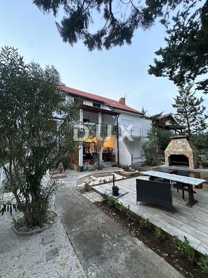 ZADAR, SABUNIKE - Casa con 6 appartamenti - Opportunità di investimento!