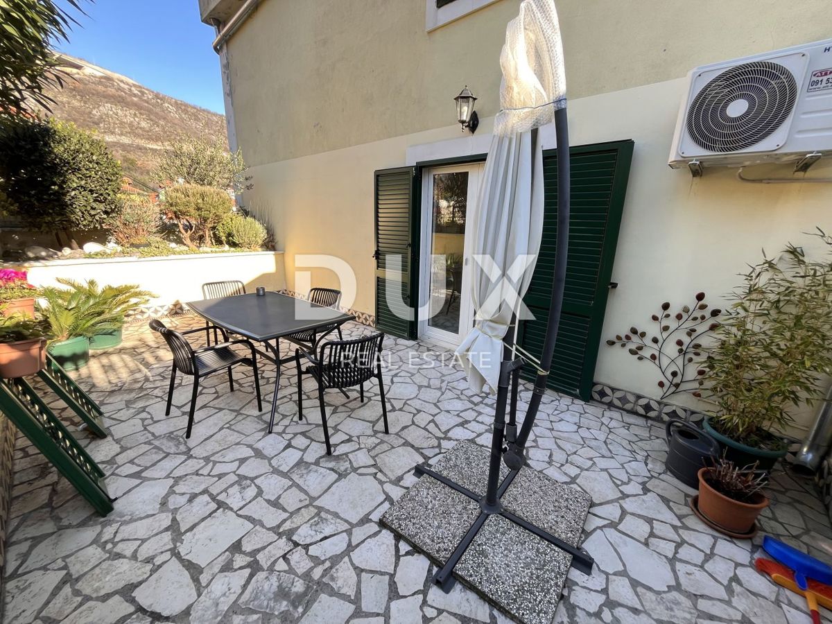 BAKAR - Appartamento con 3 camere da letto con una vista fantastica e una terrazza privata