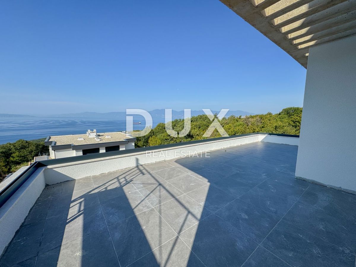 RIJEKA, KOSTRENA - una villa esclusiva con piscina e garage e vista panoramica sul mare