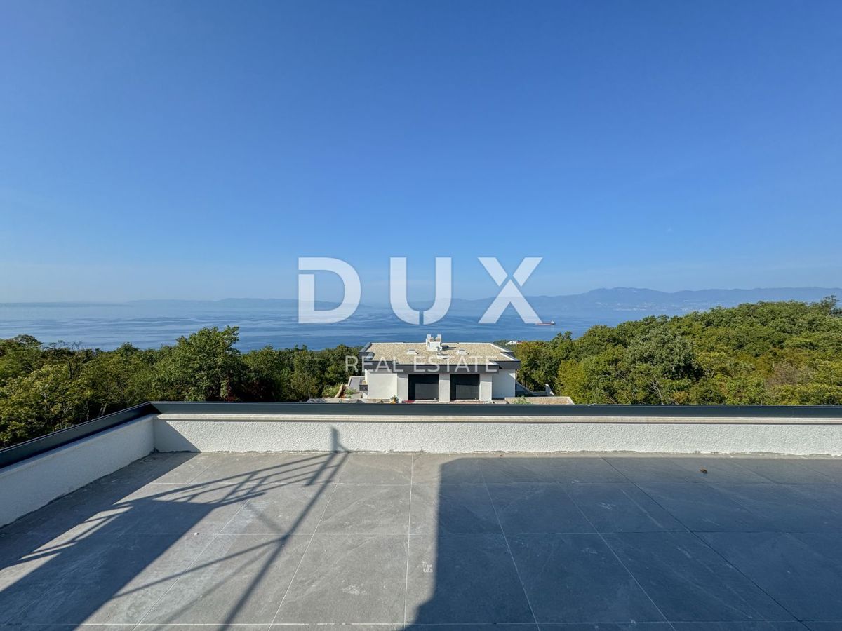 RIJEKA, KOSTRENA - una villa esclusiva con piscina e garage e vista panoramica sul mare