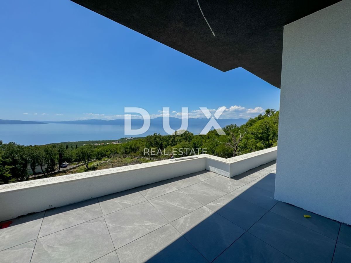 RIJEKA, KOSTRENA - una villa esclusiva con piscina e garage e vista panoramica sul mare