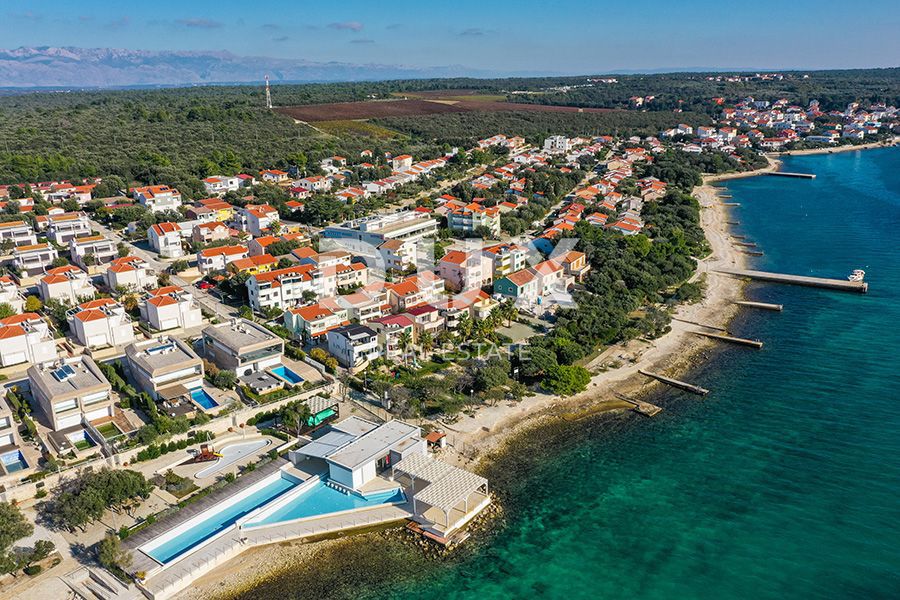 ZARA, PETRČANE - Appartamento unico con vista mare a 80 metri dalla spiaggia in una posizione unica! Punta Skala!