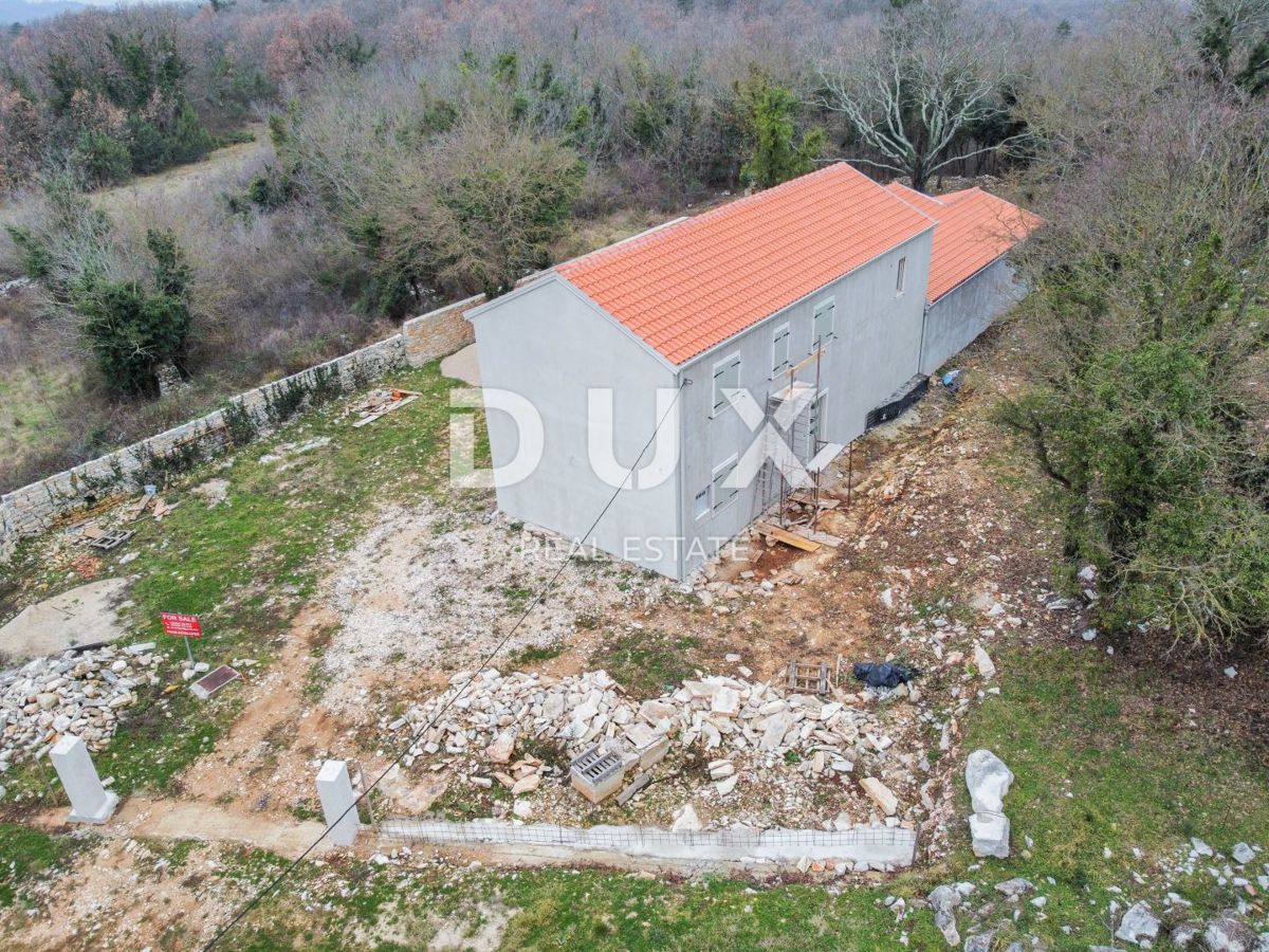 ISTRIA, BUIE - moderna casa in pietra con ampio giardino, piscina, orto, immersa nel verde