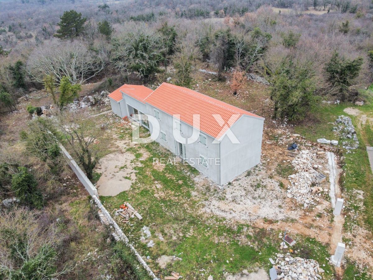 ISTRIA, BUIE - moderna casa in pietra con ampio giardino, piscina, orto, immersa nel verde