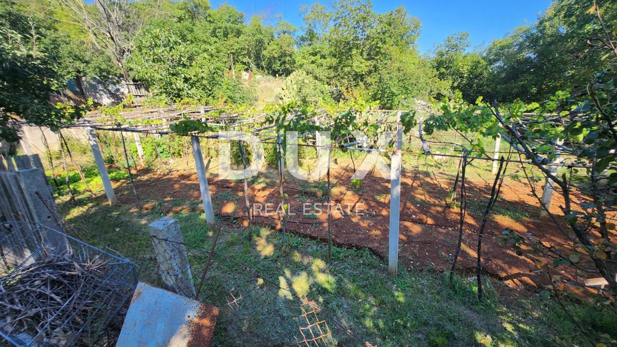ISTRIA, LABIN - Casa isolata con servizi ausiliari e vista mare