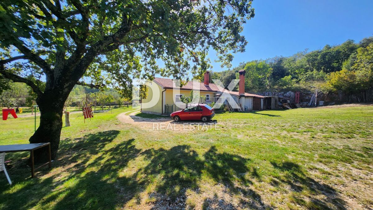 ISTRIA, LABIN - Casa isolata con servizi ausiliari e vista mare
