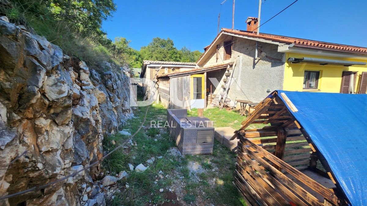 ISTRIA, LABIN - Casa isolata con servizi ausiliari e vista mare