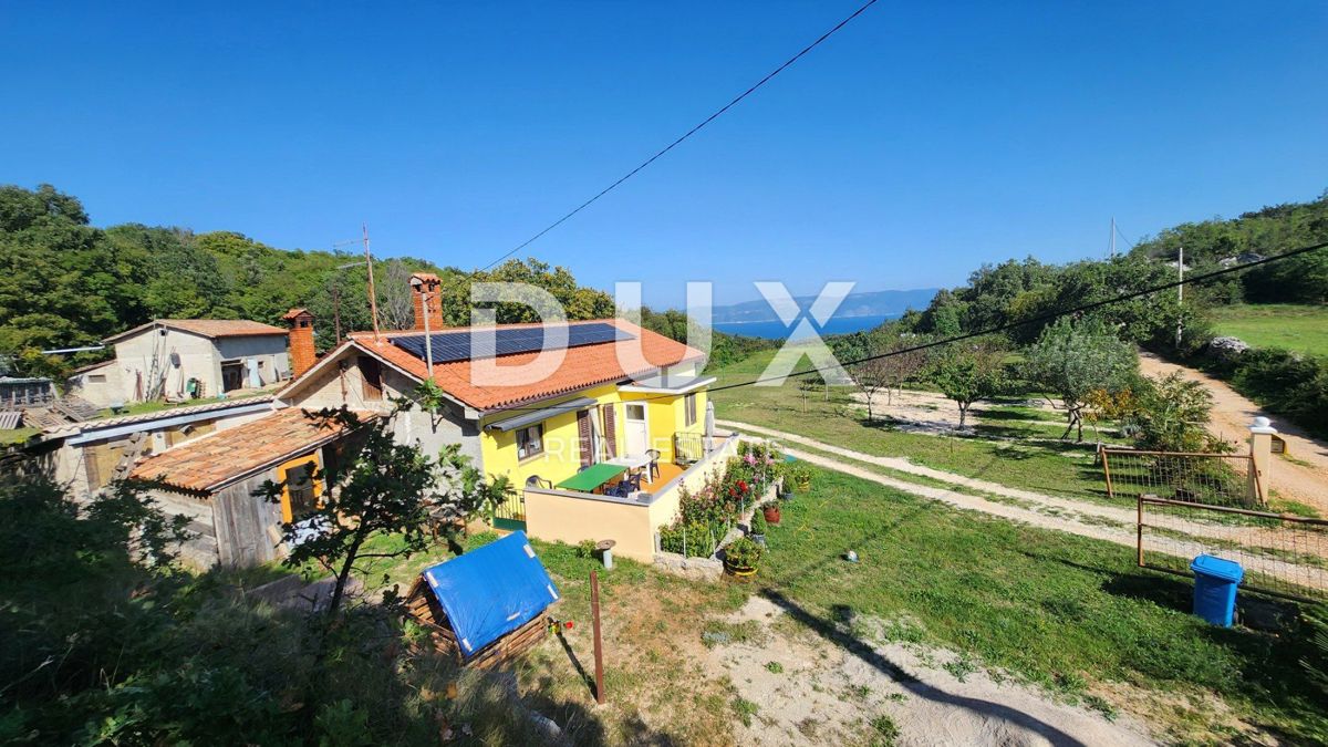 ISTRIA, LABIN - Casa isolata con servizi ausiliari e vista mare