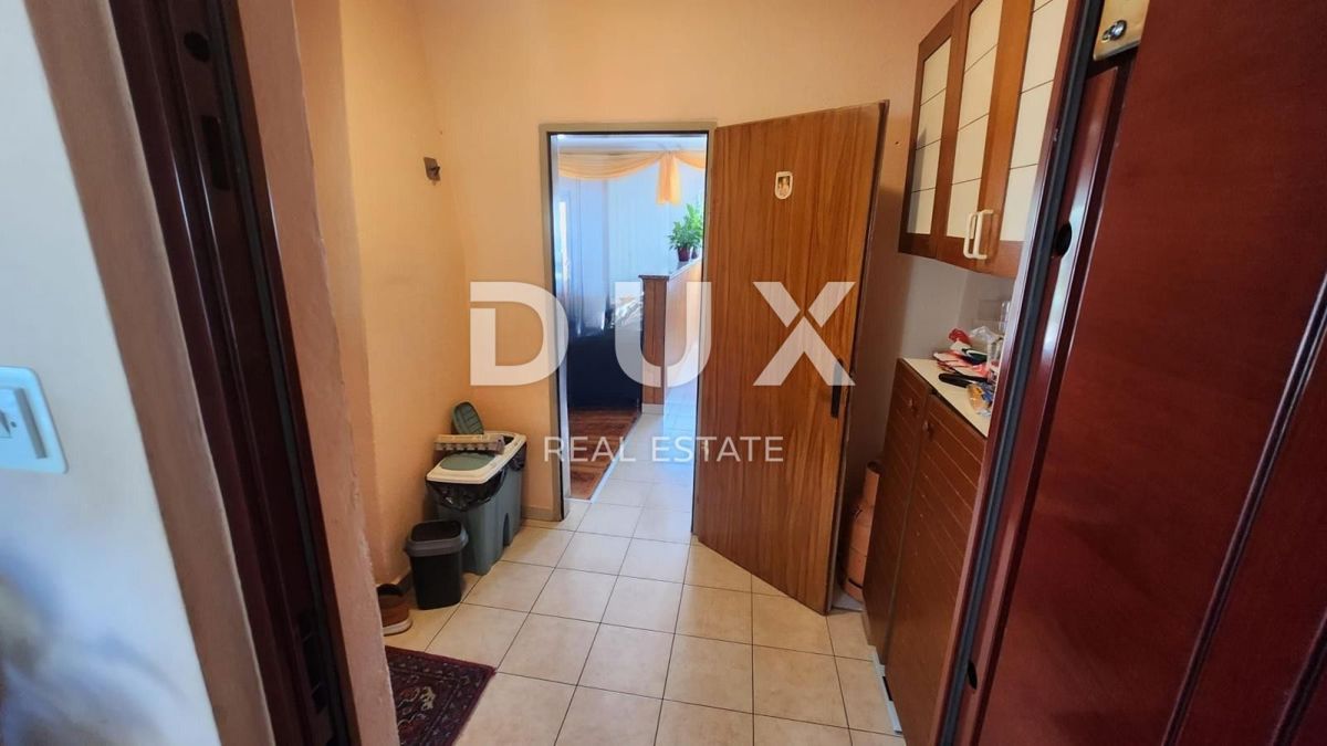 ISTRIA, LABIN - Casa isolata con servizi ausiliari e vista mare