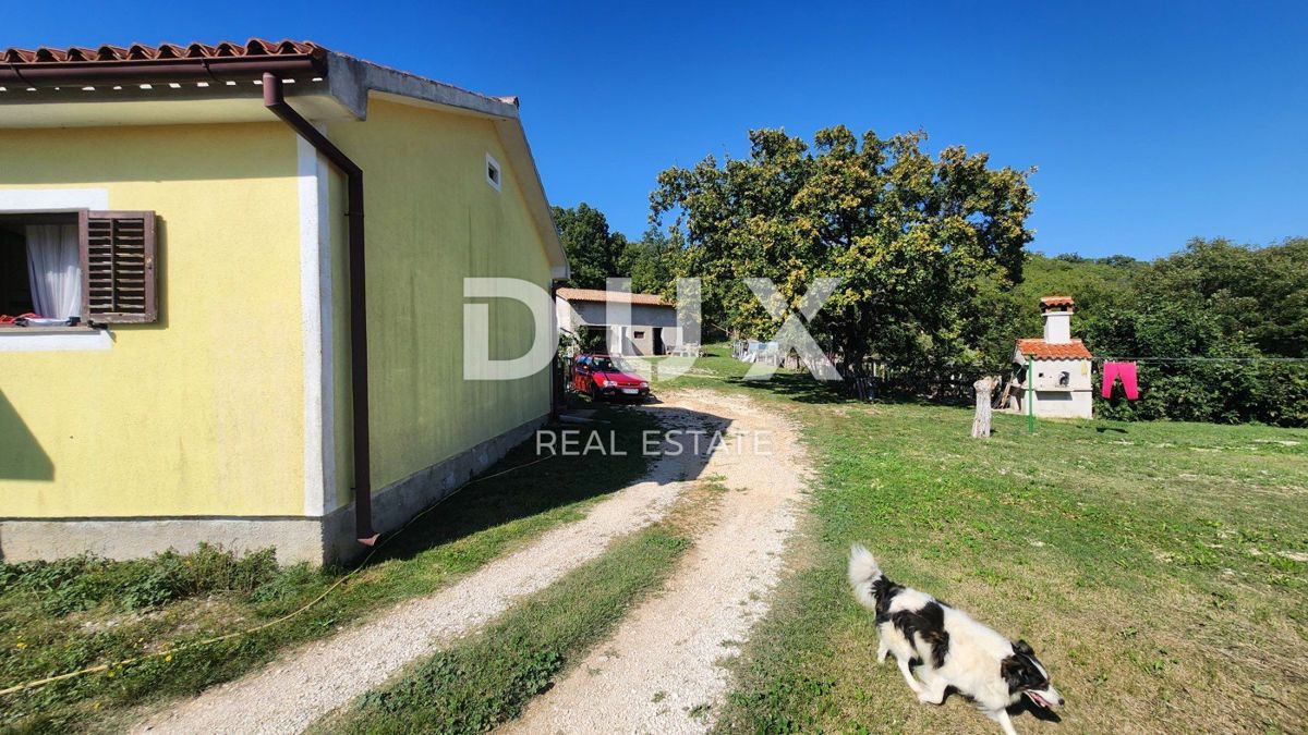 ISTRIA, LABIN - Casa isolata con servizi ausiliari e vista mare