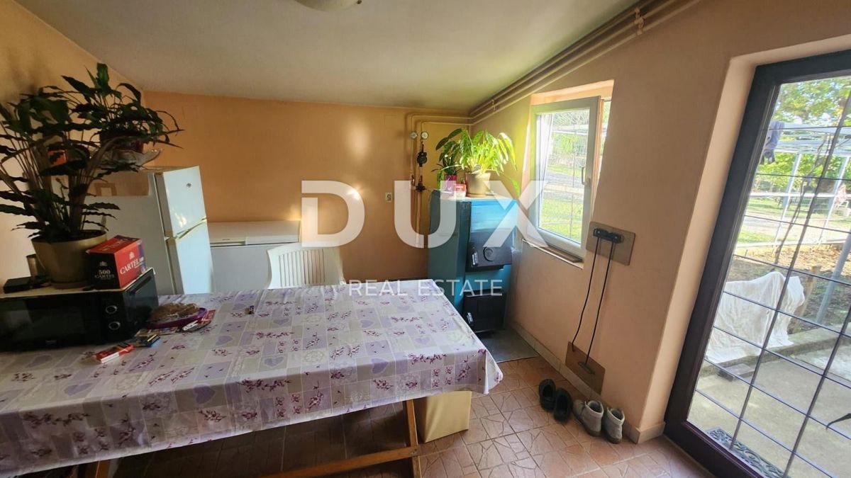 ISTRIA, LABIN - Casa isolata con servizi ausiliari e vista mare