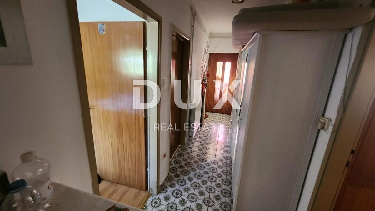 ISTRIA, LABIN - Casa isolata con servizi ausiliari e vista mare