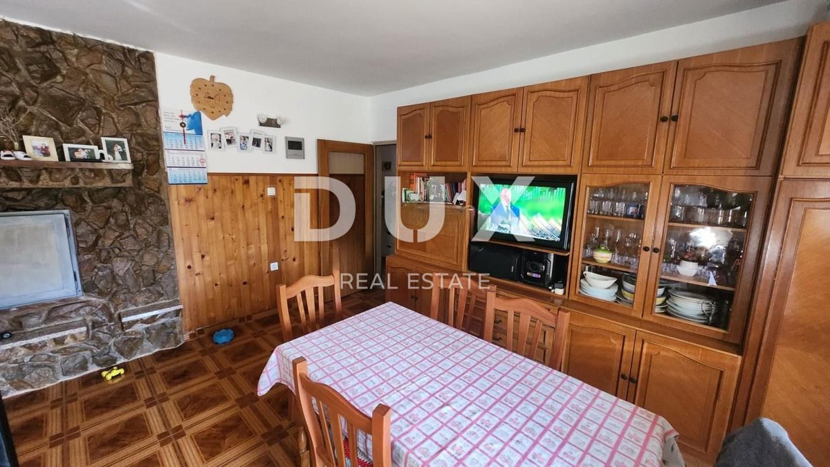 ISTRIA, LABIN - Casa isolata con servizi ausiliari e vista mare