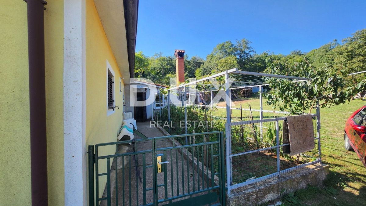 ISTRIA, LABIN - Casa isolata con servizi ausiliari e vista mare