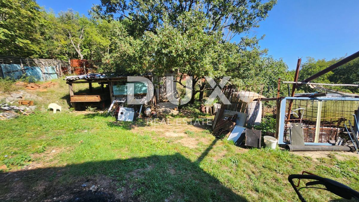 ISTRIA, LABIN - Casa isolata con servizi ausiliari e vista mare