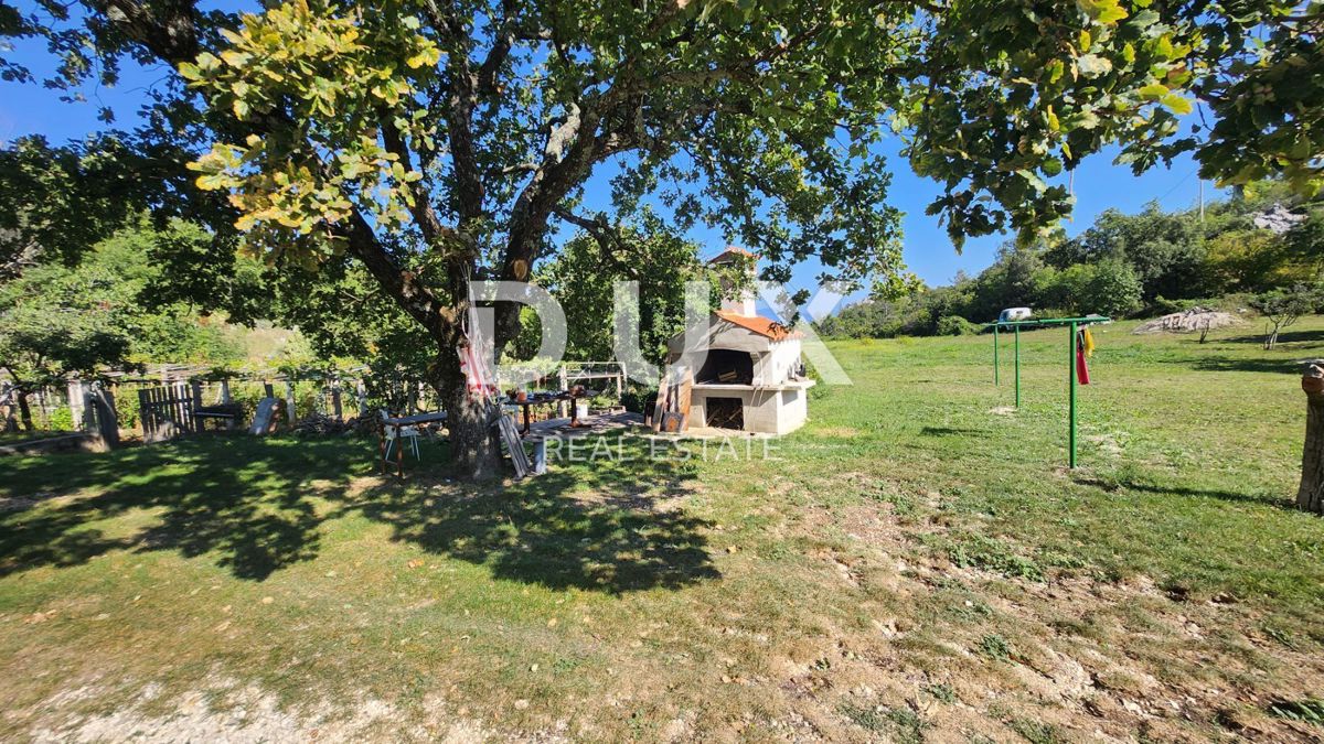 ISTRIA, LABIN - Casa isolata con servizi ausiliari e vista mare