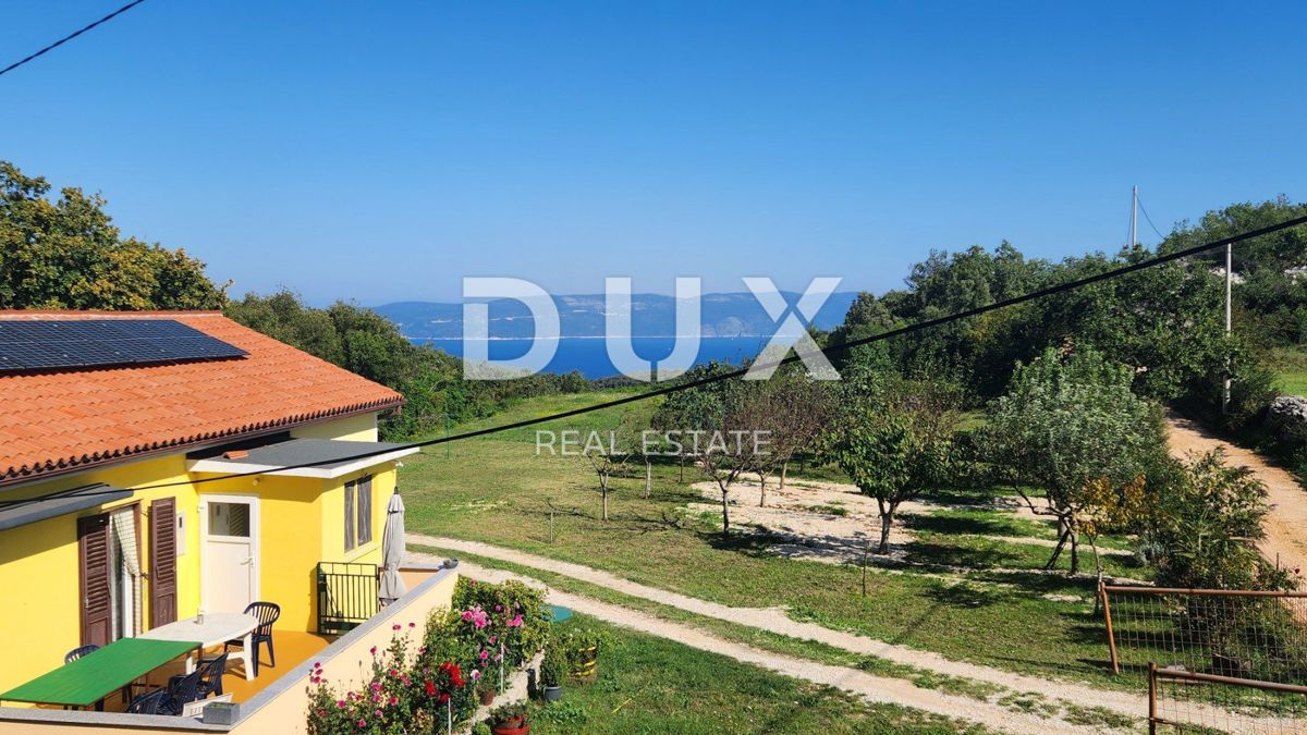 ISTRIA, LABIN - Casa isolata con servizi ausiliari e vista mare