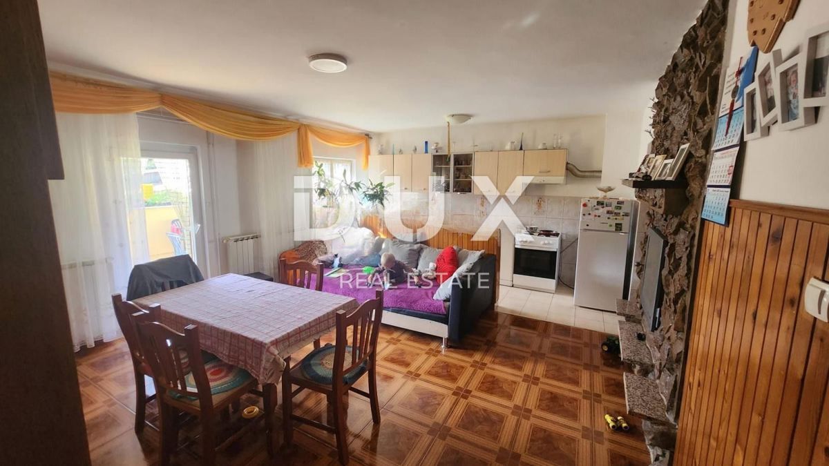 ISTRIA, LABIN - Casa isolata con servizi ausiliari e vista mare