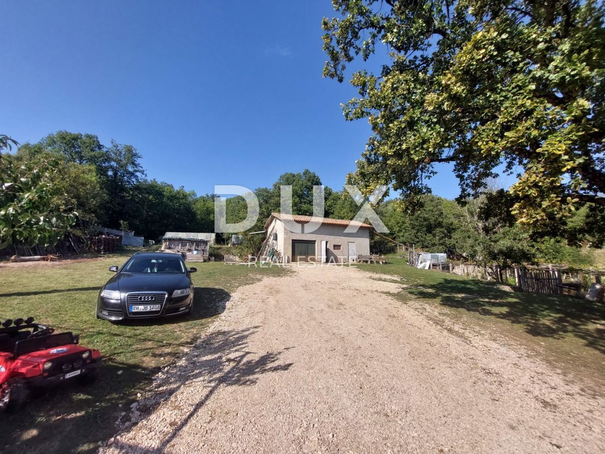 ISTRIA, LABIN - Casa isolata con servizi ausiliari e vista mare