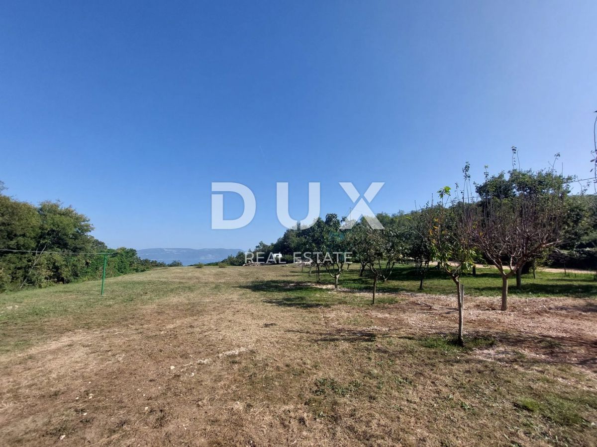 ISTRIA, LABIN - Casa isolata con servizi ausiliari e vista mare