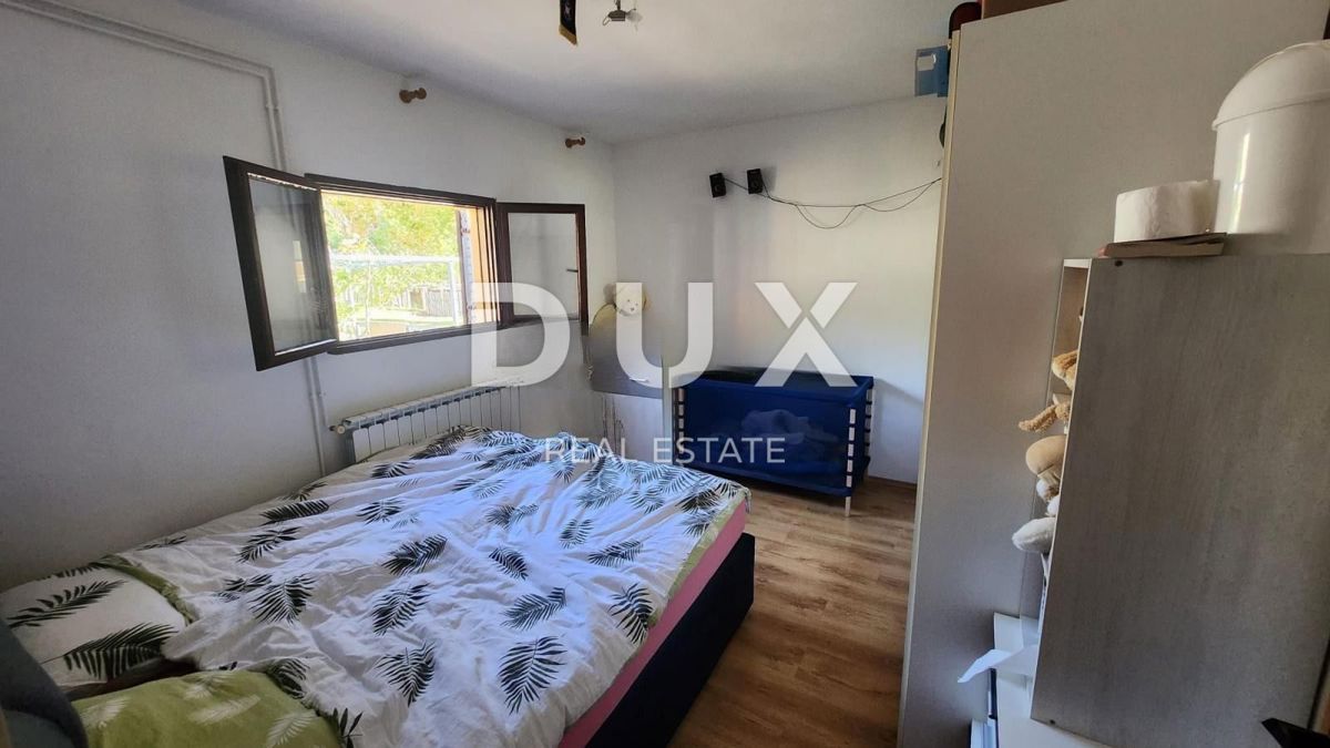 ISTRIA, LABIN - Casa isolata con servizi ausiliari e vista mare