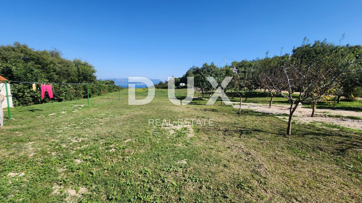 ISTRIA, LABIN - Casa isolata con servizi ausiliari e vista mare