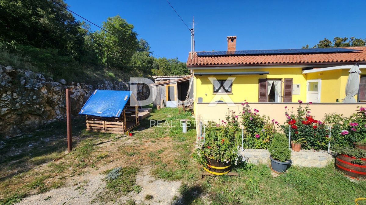 ISTRIA, LABIN - Casa isolata con servizi ausiliari e vista mare