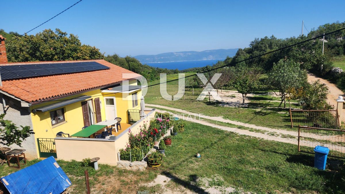 ISTRIA, LABIN - Casa isolata con servizi ausiliari e vista mare