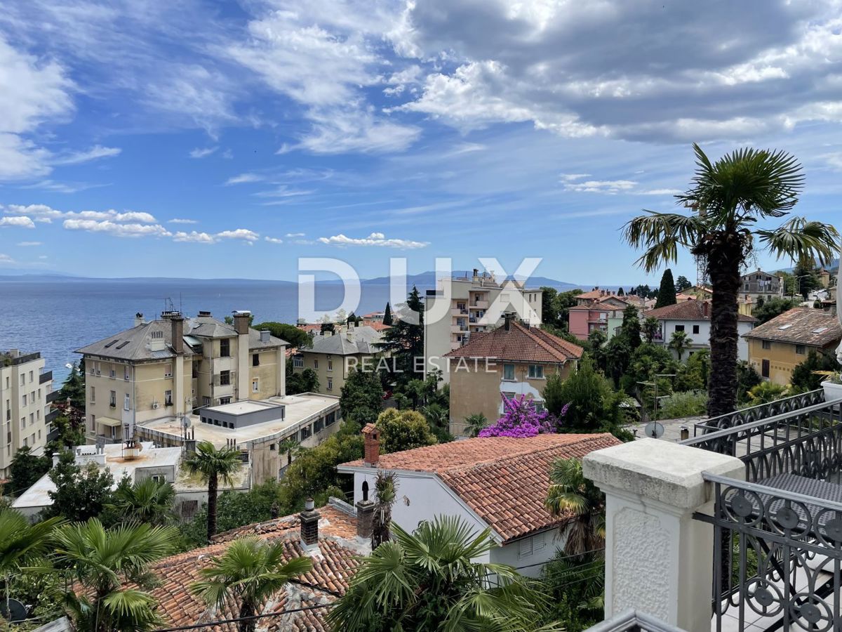 OPATIJA, CENTRO - grande appartamento in una villa austro-ungarica con parcheggio e terrazza 