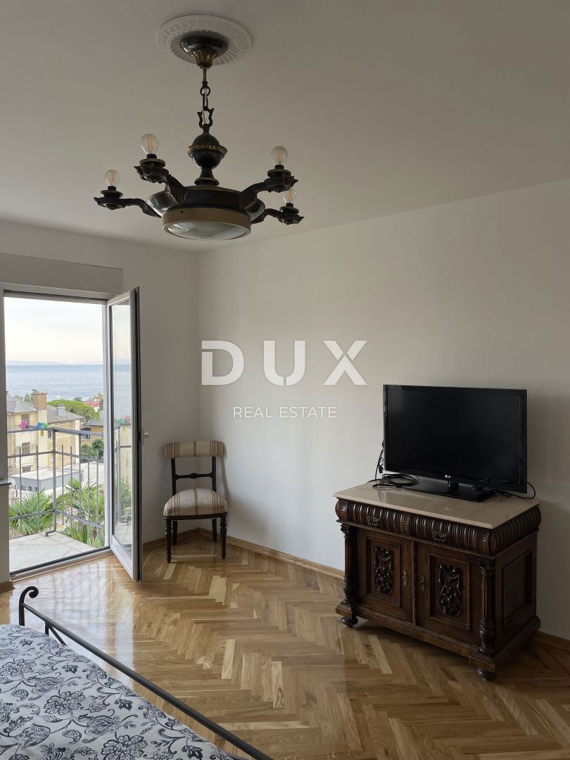 OPATIJA, CENTRO - grande appartamento in una villa austro-ungarica con parcheggio e terrazza 