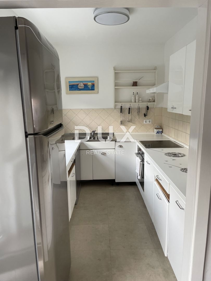 OPATIJA, CENTRO - grande appartamento in una villa austro-ungarica con parcheggio e terrazza 