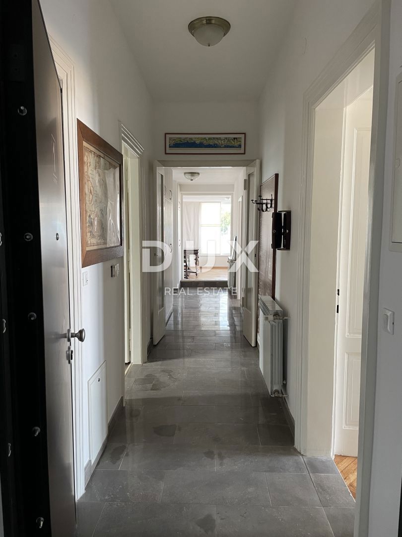 OPATIJA, CENTRO - grande appartamento in una villa austro-ungarica con parcheggio e terrazza 