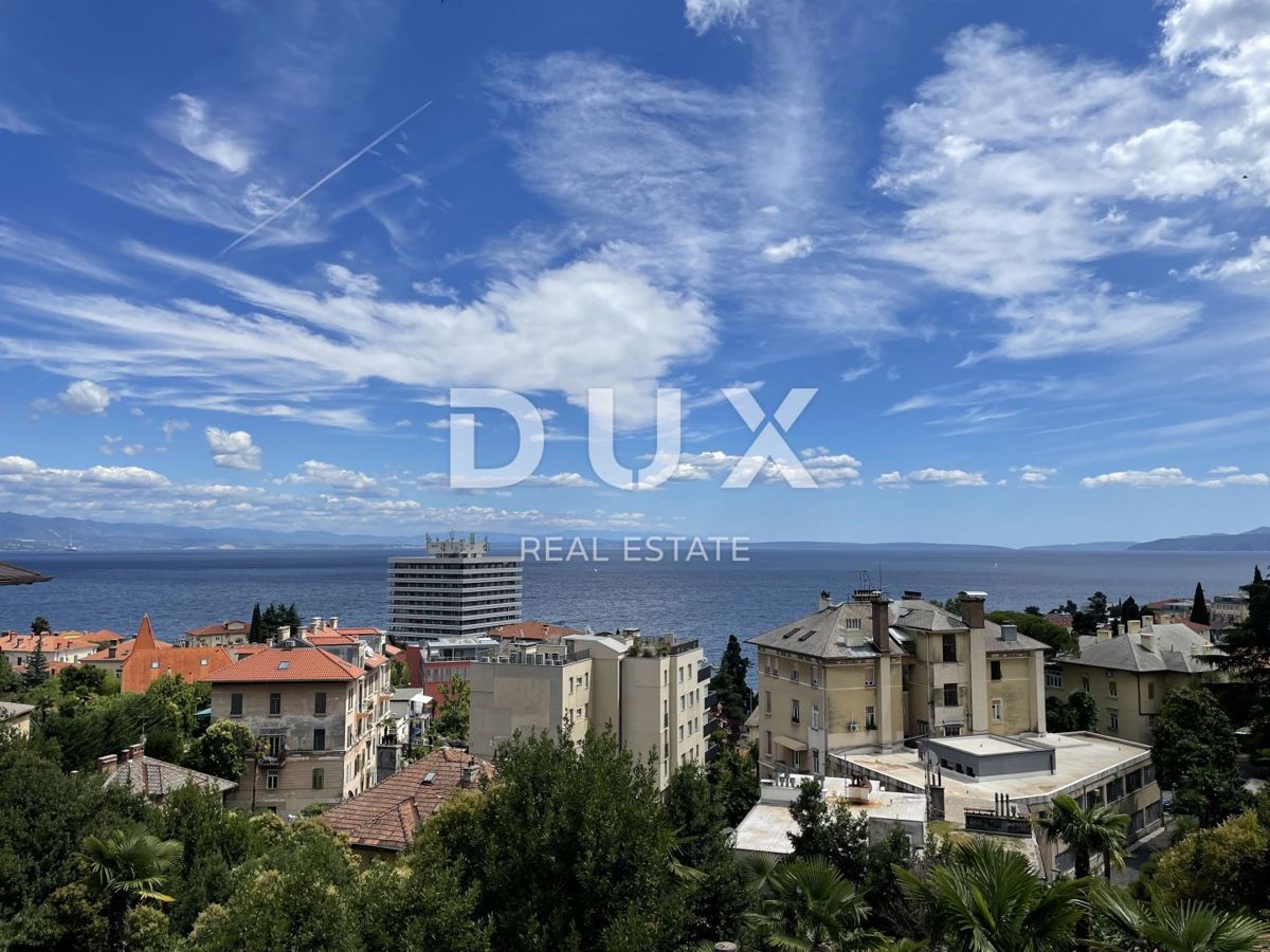 OPATIJA, CENTRO - grande appartamento in una villa austro-ungarica con parcheggio e terrazza 